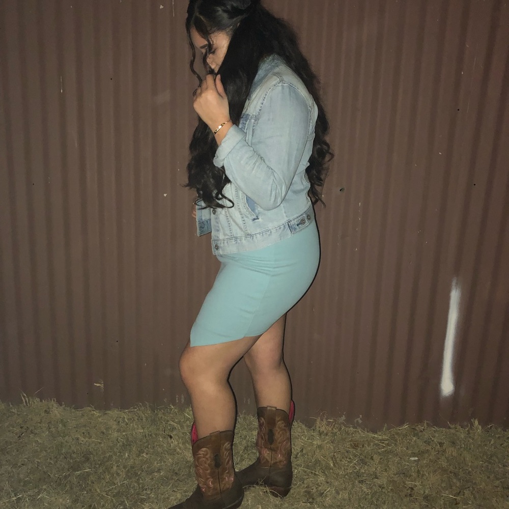 Meet your Posher, Instagram:@ddxnnylelaa